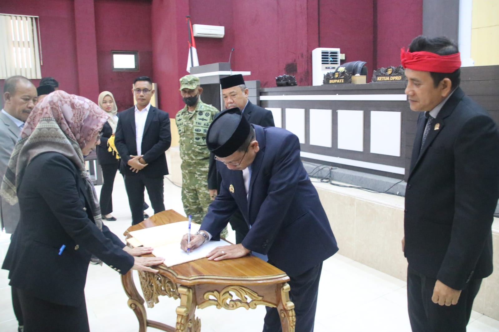Bupati Pasangkayu, H. Yaumil Ambo Djiwa, Menghadiri Rapat Paripurna DPRD Kabupaten Pasangkayu